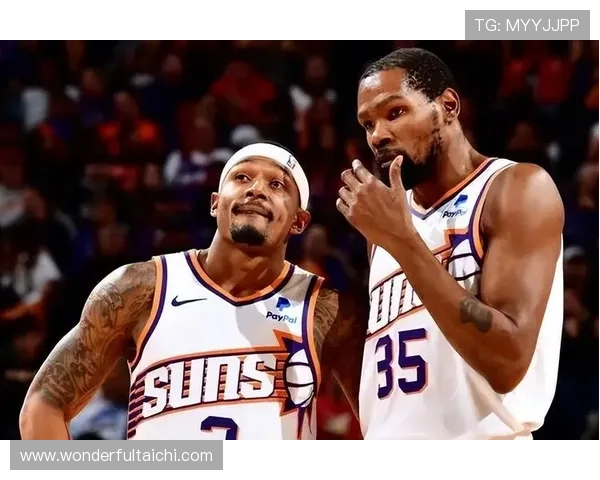 雷迪克谈轮换策略:如何平衡防守进攻与外线火力的充足性 雷迪克谈轮换策略:如何平衡防守进攻与外线火力的充足性