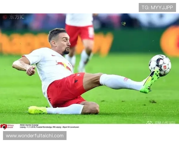 莱比锡边卫亨里希斯为康复跟腱每日步行数公里坚持前往训练中心